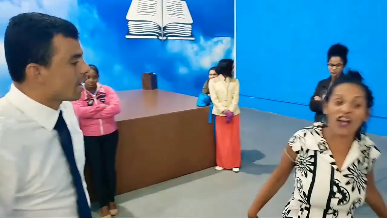 PASTOR JULIO ENFRENTA UM DOS MAIORES DEMONIOS DESSE SÉCULO!! VIDEO FORTE!!