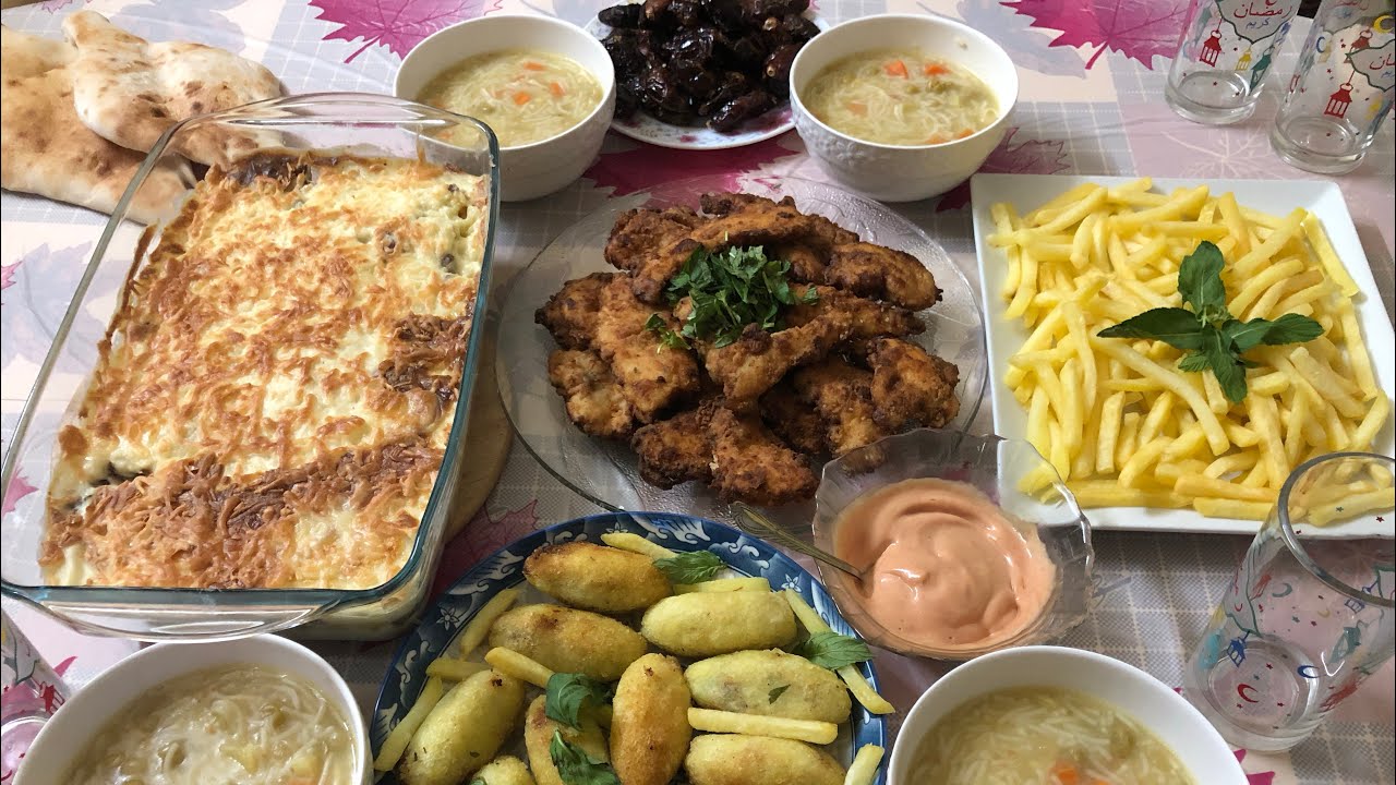 فطور اليوم مقرمش الدجاج ومعكرونة بالبشميل وشوربة خضار اكل المطاعم بالبيت😍