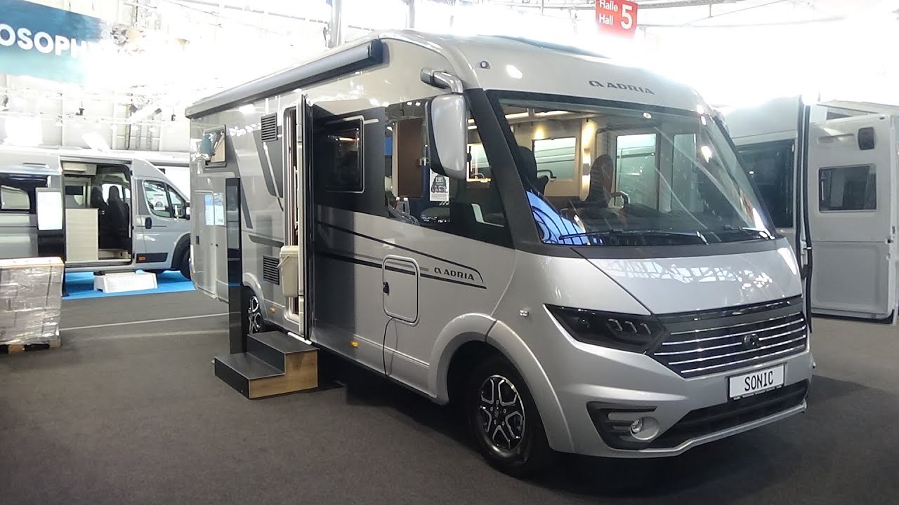 Adria Sonic Supreme 700 DL 2026 года — Экстерьер и интерьер — CMT Штутгарт 2026