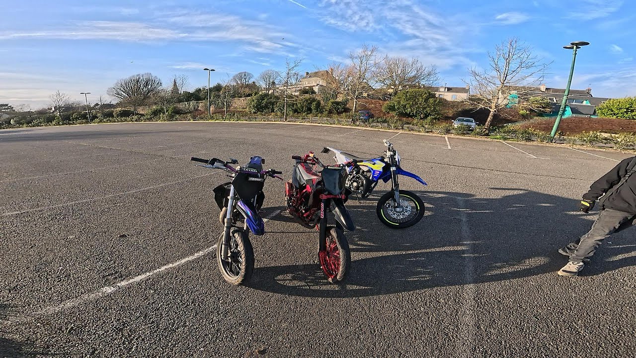 on se balade en 50cc au bort de mer