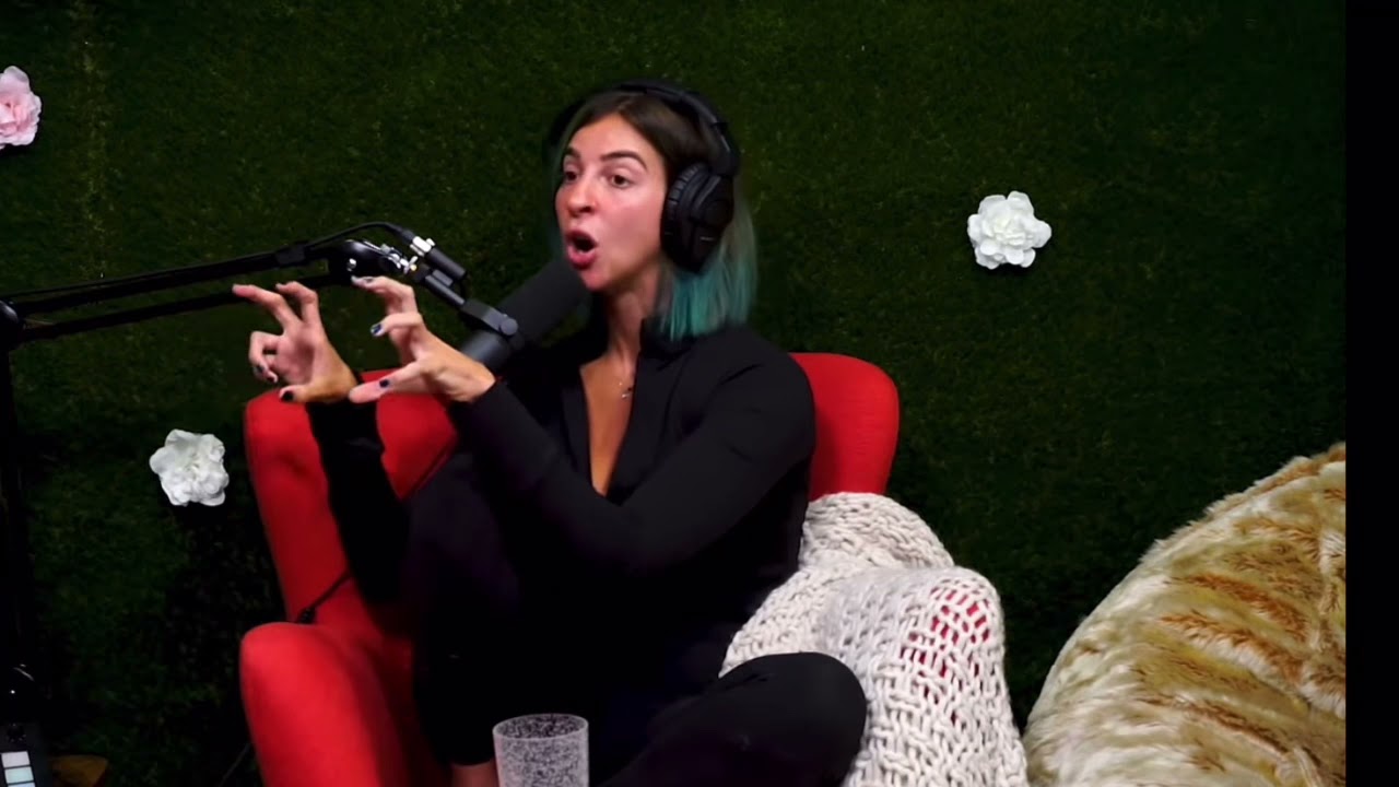 gabbie hanna being quirky for five minutes straight