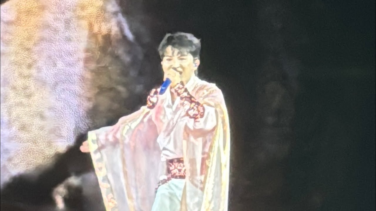 光亮-周深深情演繹香港跨年演唱會