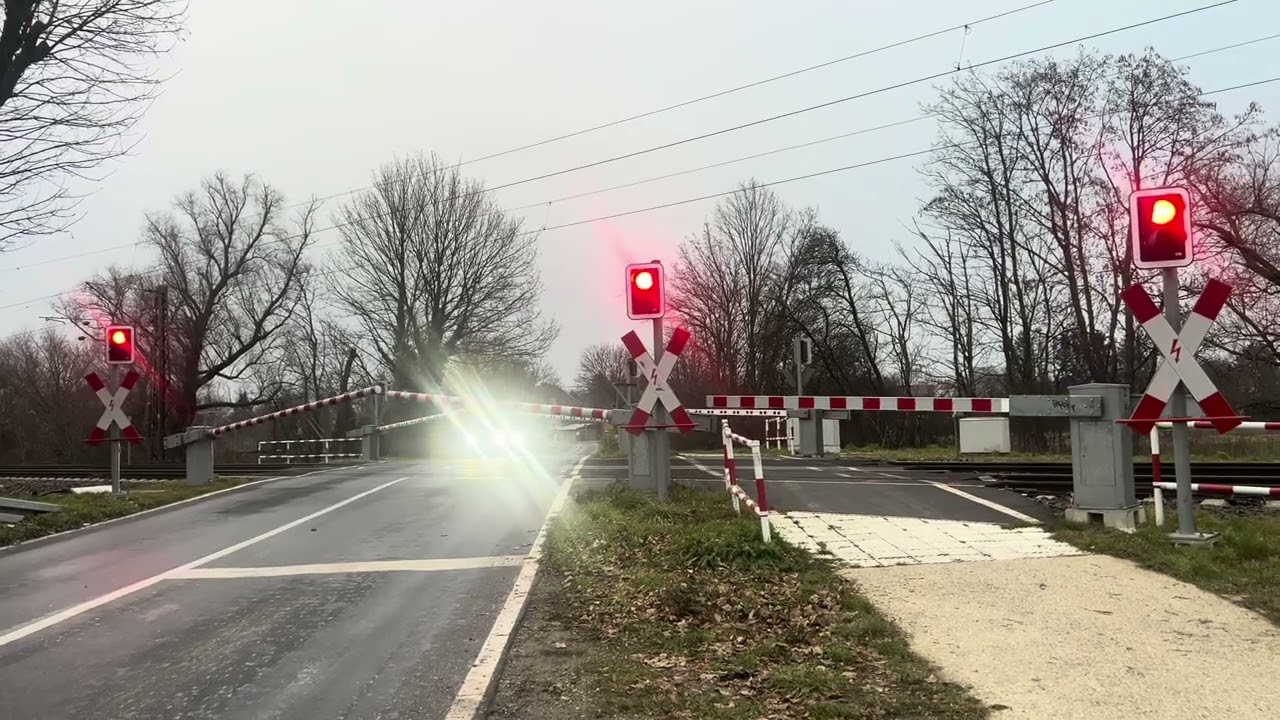 Bahnübergang Sarstedt-Heisede, Marienburger Straße