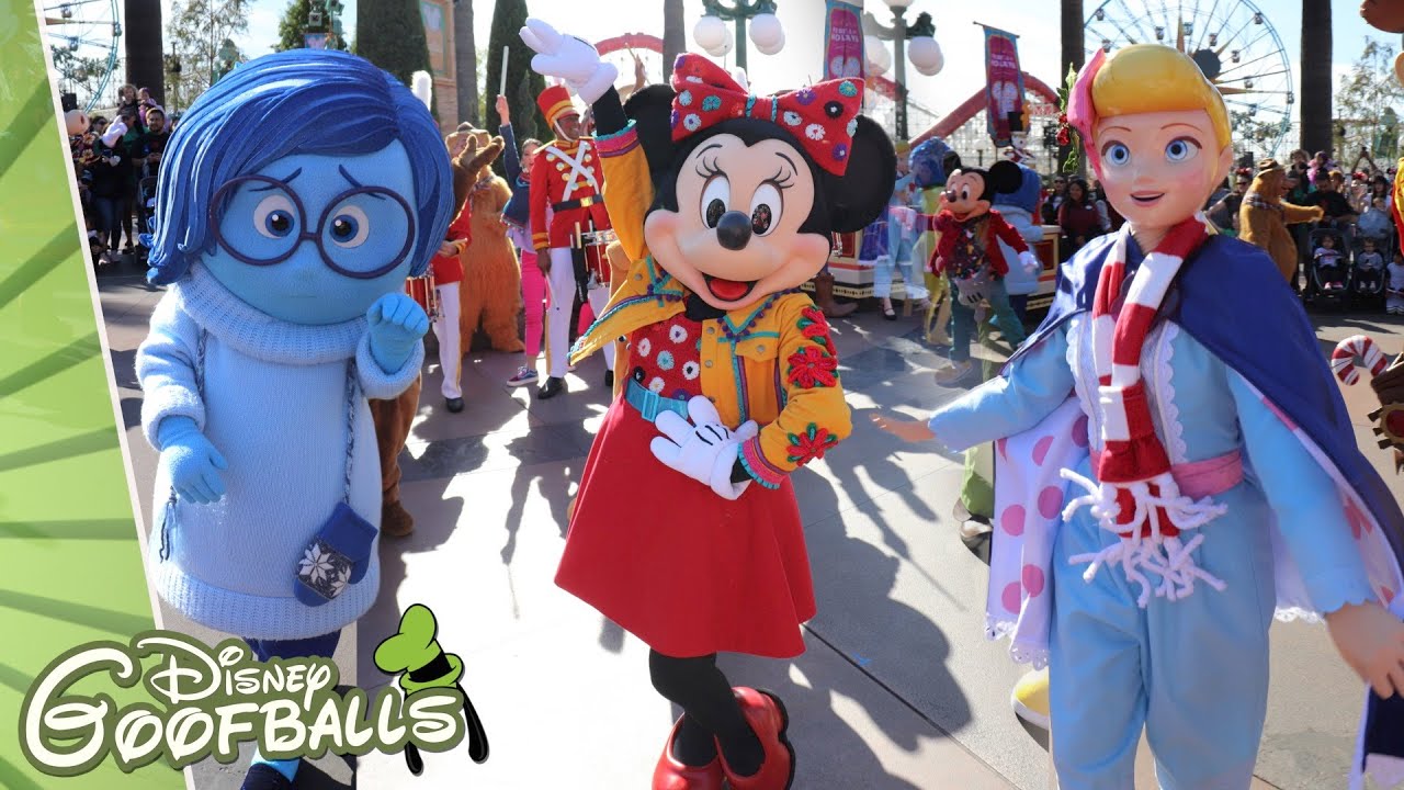 Mickey's Happy Holidays [4K] - Christmas Disneyland Resort Anaheim 2019 🇺🇸