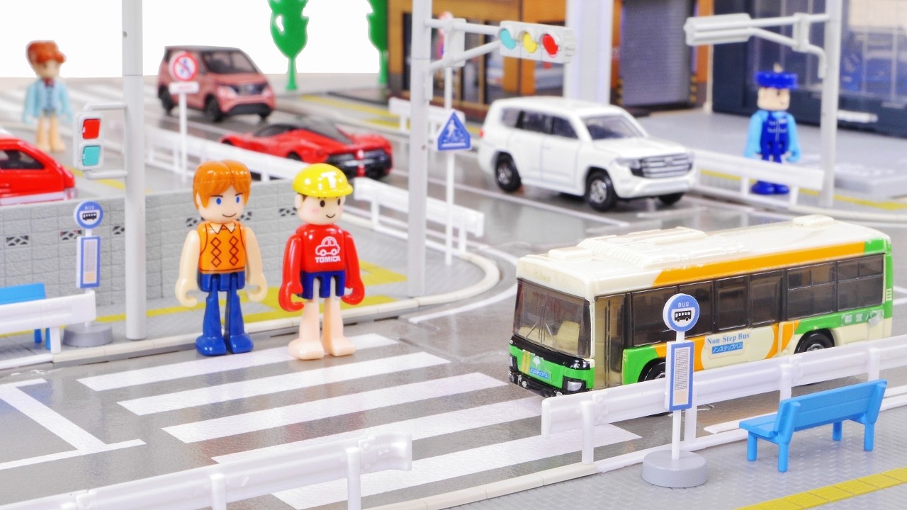 リアルな信号、バス停、ガードレール爆誕！！ トミカで使えるトイズキャビン 1/64 TCタウン 歩道 ＆ ガードレール 信号