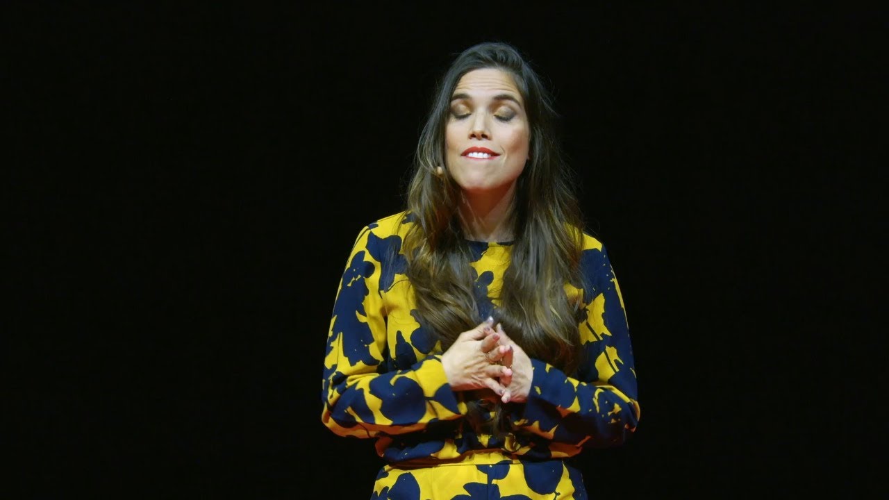 La grandeur du minuscule | Aïna Queiroz | TEDxSaclay