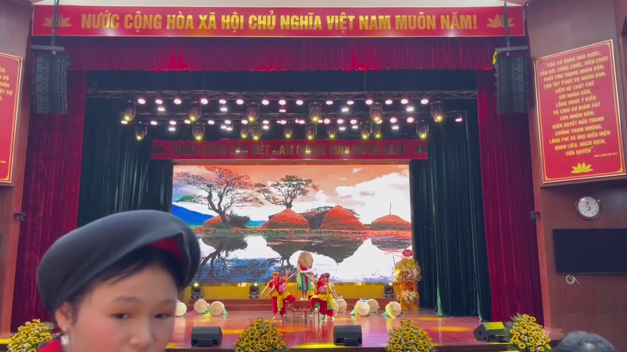 Tiểu học Quảng Minh biểu diễn tại thị xã Việt Yên