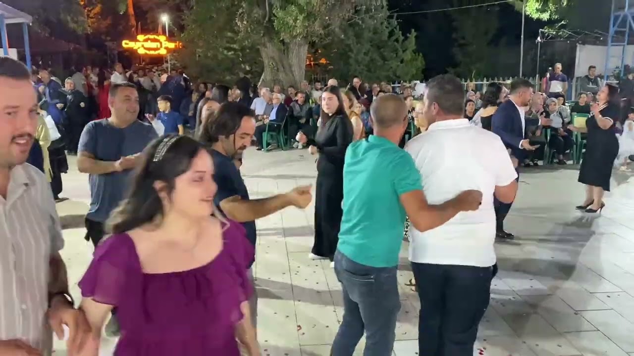Köyde Binnur ve Eren’in nişan merasimi .!!!