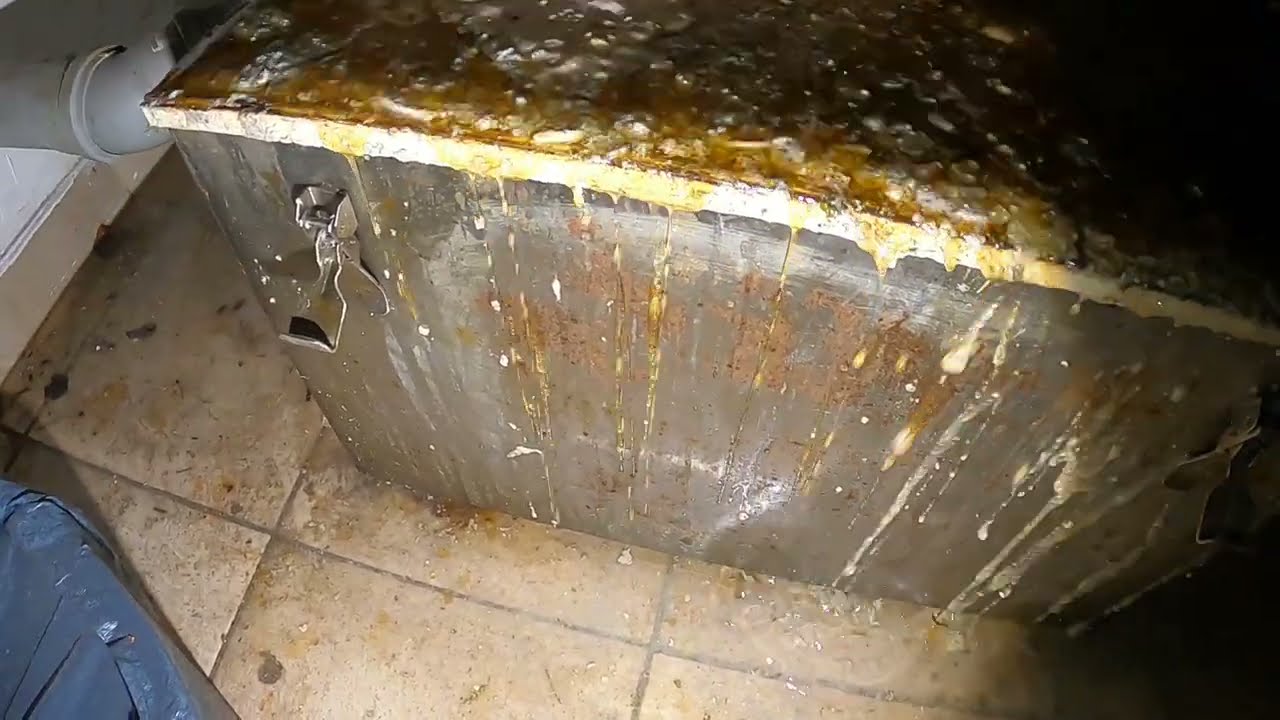 Kempinger 179.  FETT und Öl leckt  aus dem verstopften Abscheider..😝 😝