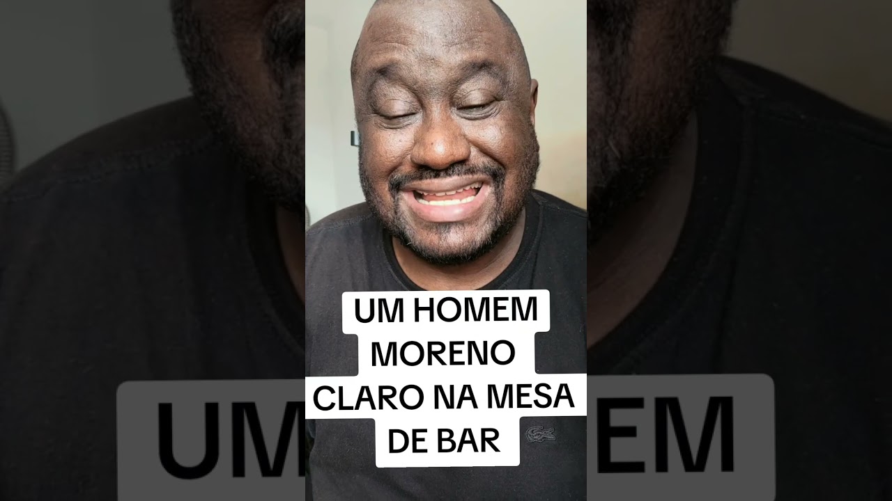 UM HOMEM MORENO CLARO NA MESA DO BAR🍺