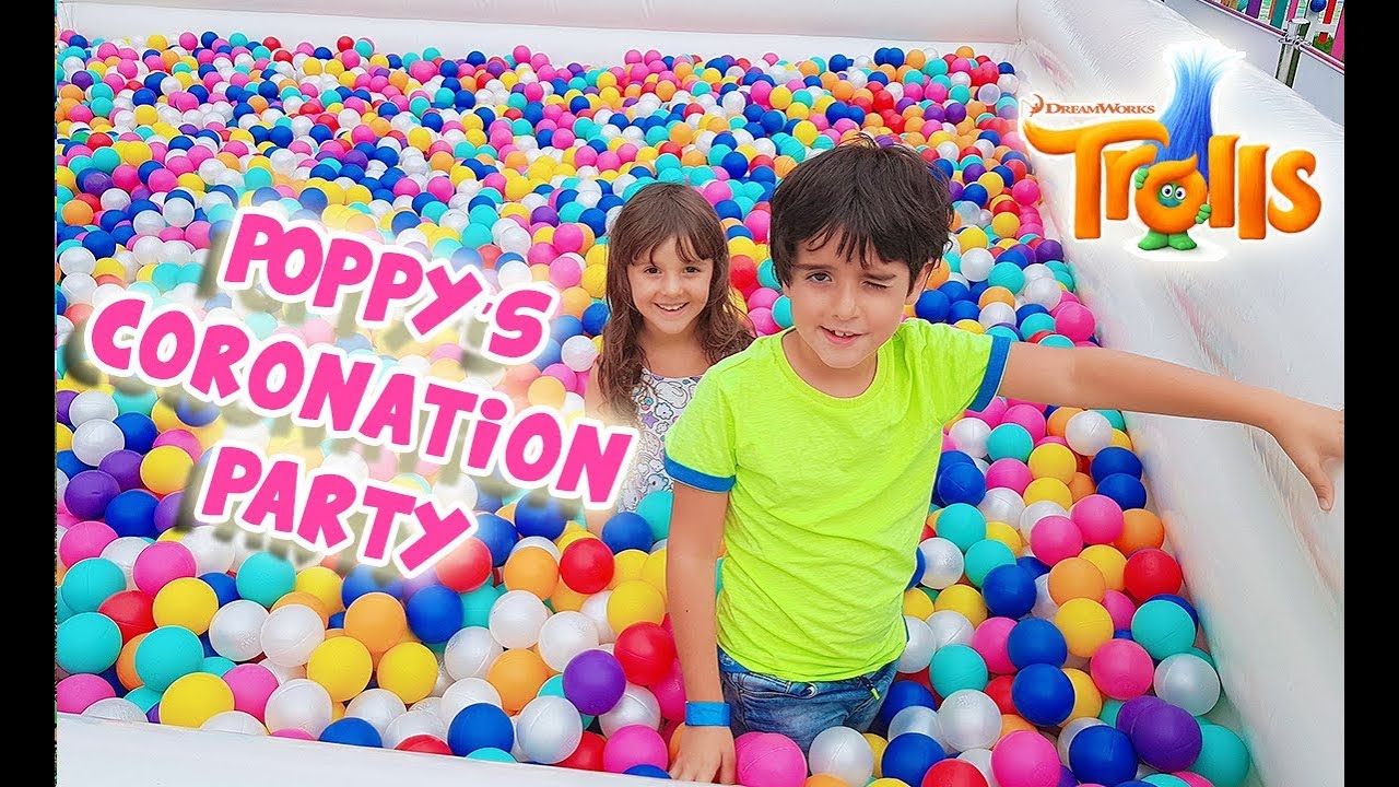 LA FESTA PIU' BELLA DELLA NOSTRA VITA!! 🤩 Poppy's Coronation Party 🌈 Evento Trolls a Londra