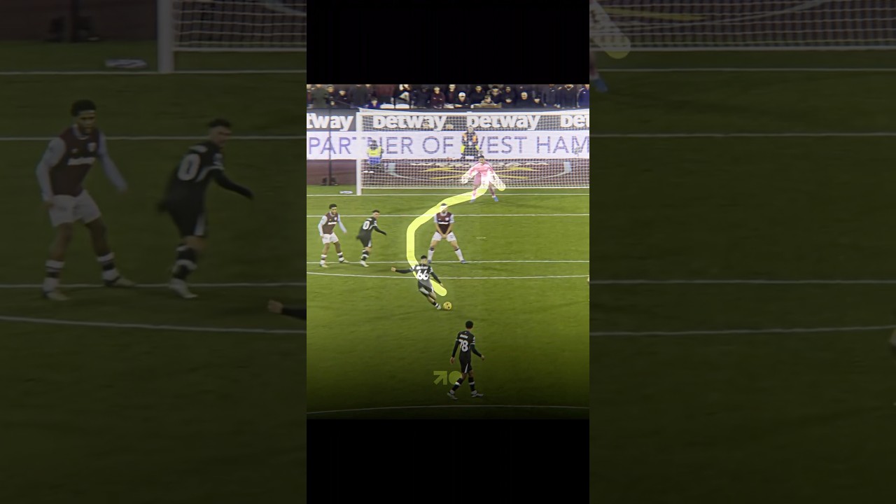 Knuckleball or deflection? 🧐