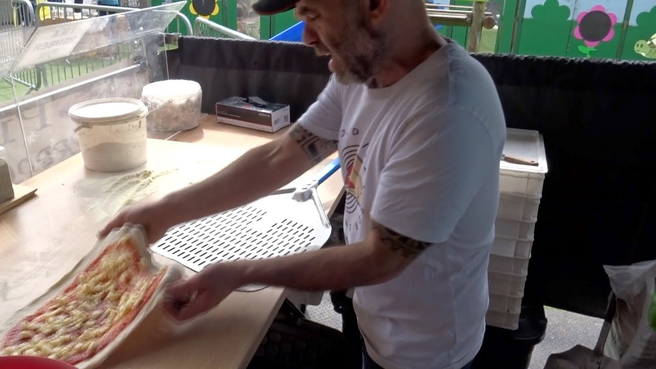 How to use Pizza Peel and Rotating Pizza Peel with Master Massimo Nocerino