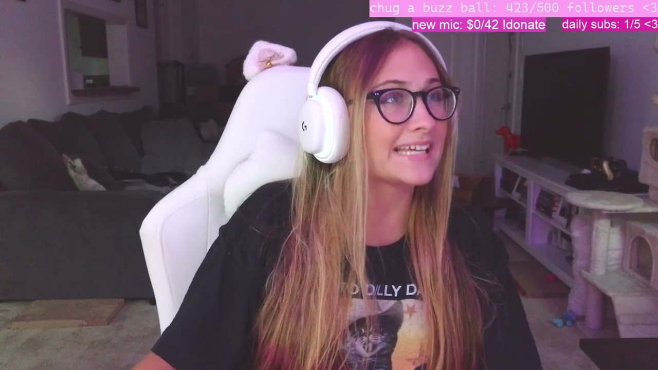 BORN TO DILLY DALLY FORCED TO LOCK IN (its on my shirt) !tts !discord !snips