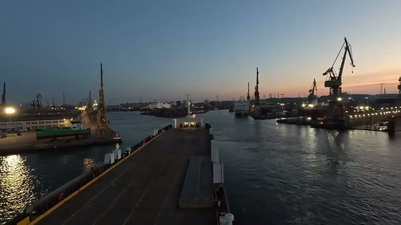 Gdansk Shipyard Departure. Evening River Transit to Baltic Sea. 4K Time-lapse. mar. 2026