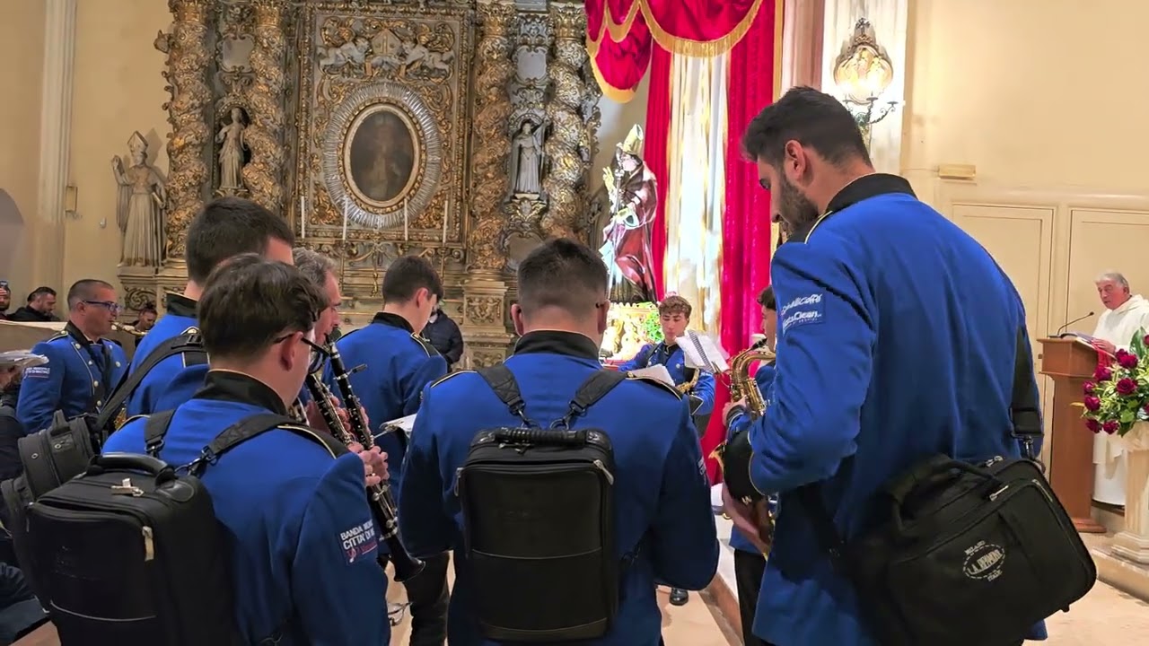 Calimera (Le) esecuzione dell'inno di San Brizio in Chiesa Madre. Banda città di Matino