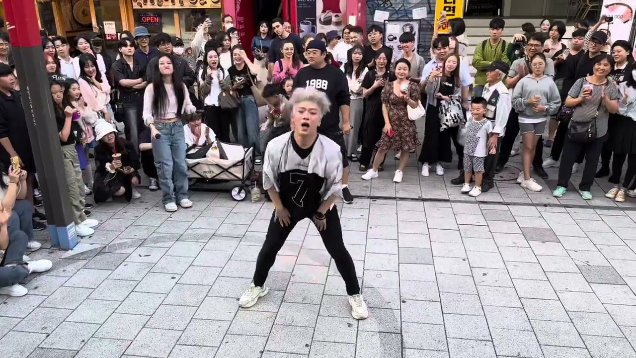 HONGDAE K-POP SOLO BUSKING - [HyunA] Lip & Hip (3)