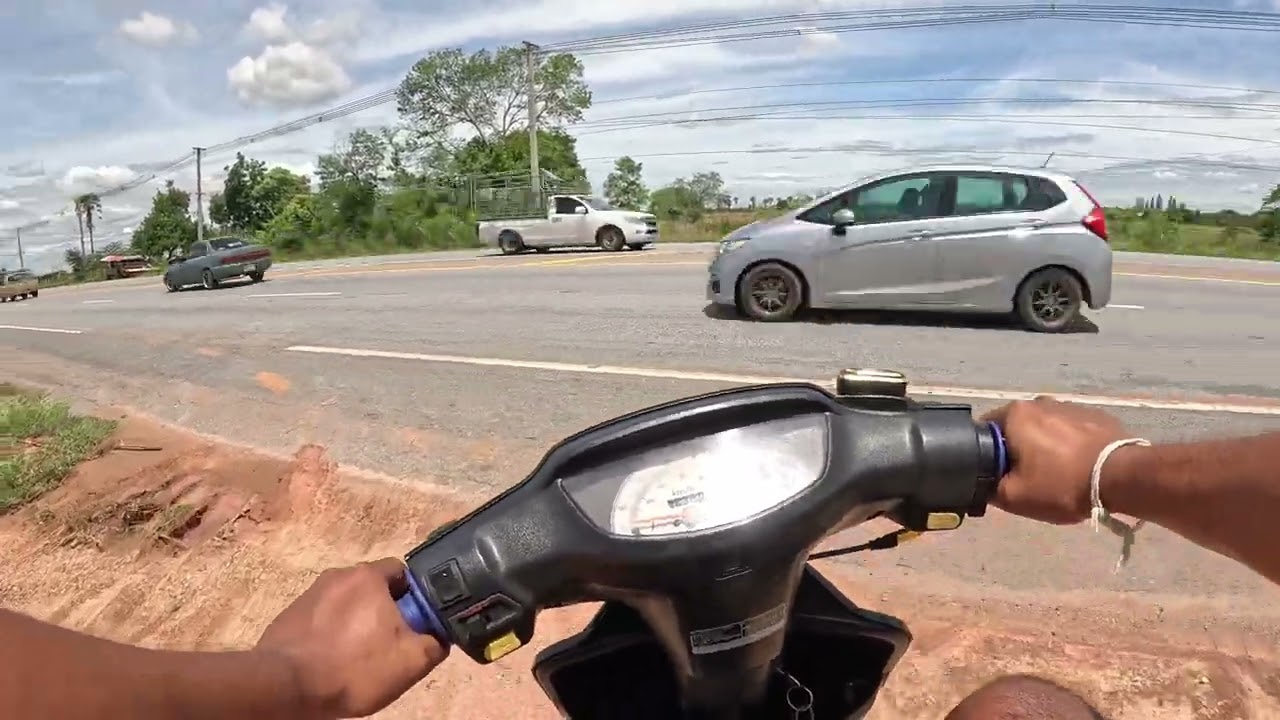 เอา Dio 🚀 ออกมาขี่เล่น แวะไปดูร้านก๋วยเตี๋ยว 🍜 #Honda #Dio