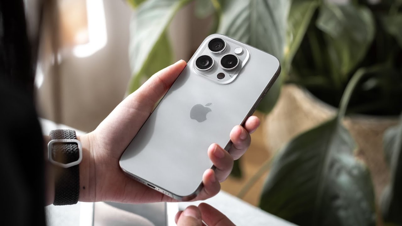 ☁️ ¿Vale la pena el iPhone 15 Pro? | Mi experiencia de uso (REAL) 1 mes después 🩶