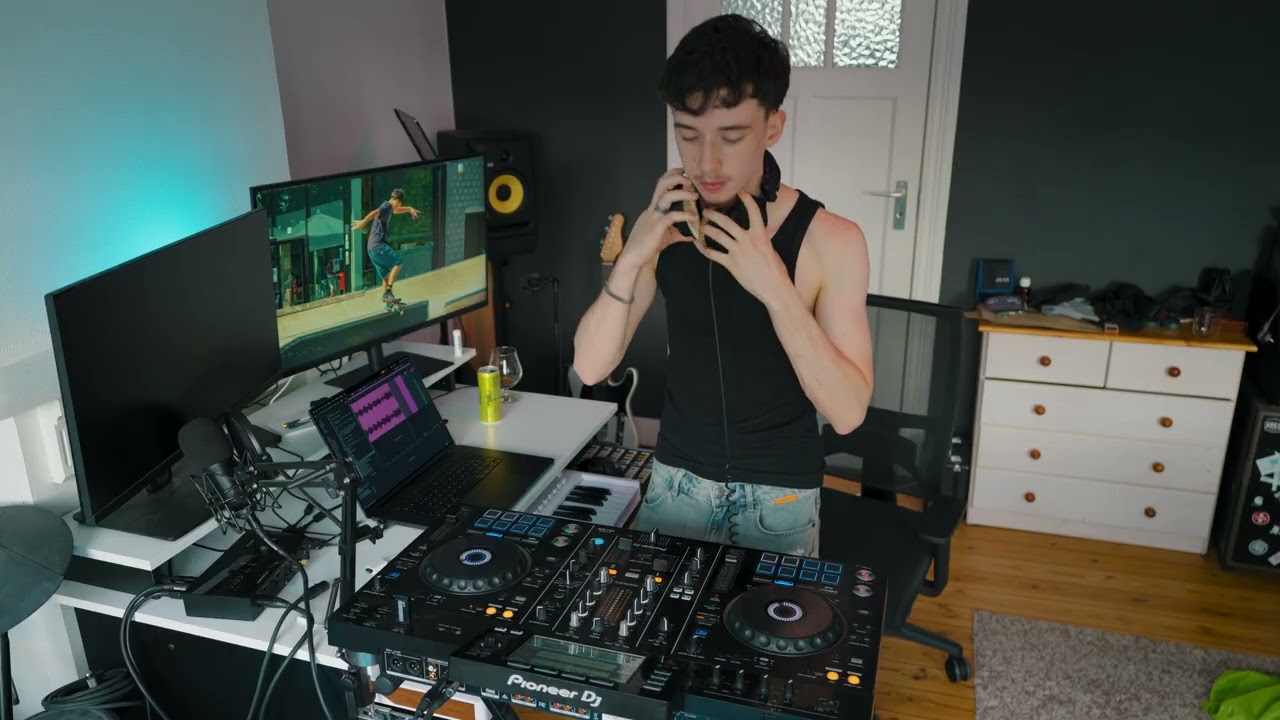 My horrible first ever 30 minutes of DJ-ing (solo)