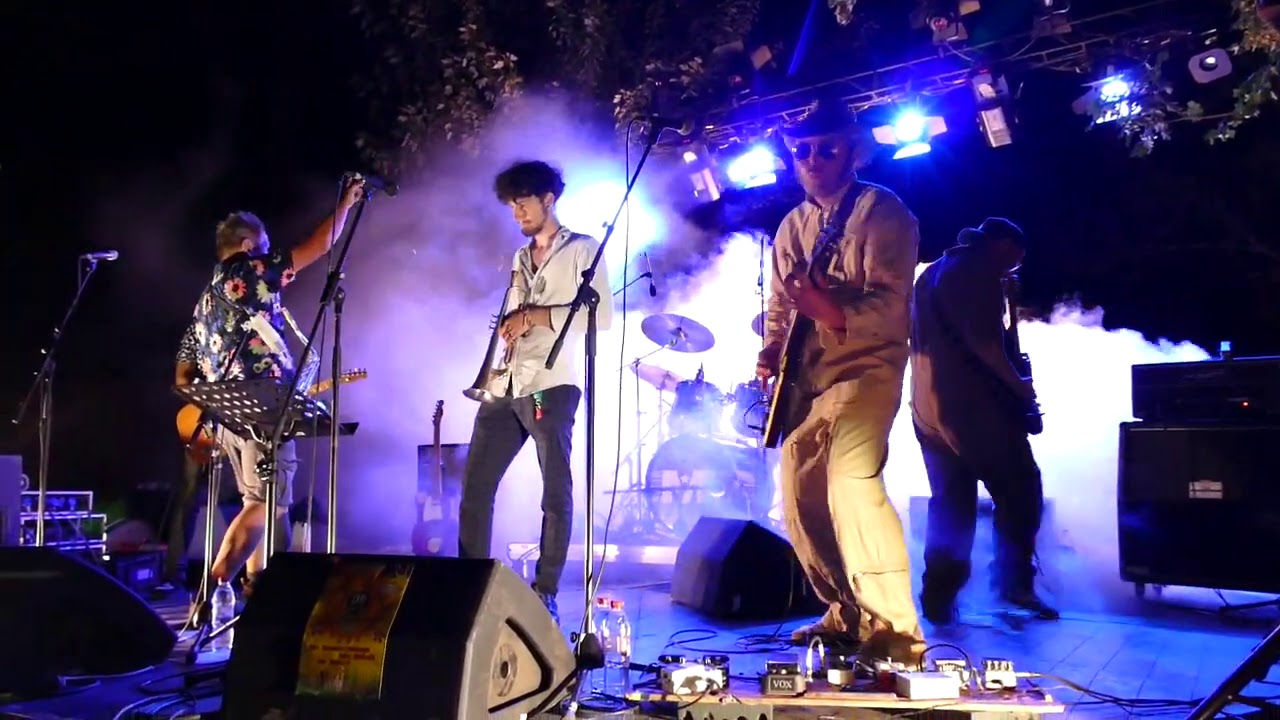 Les Mooritz - Live outside