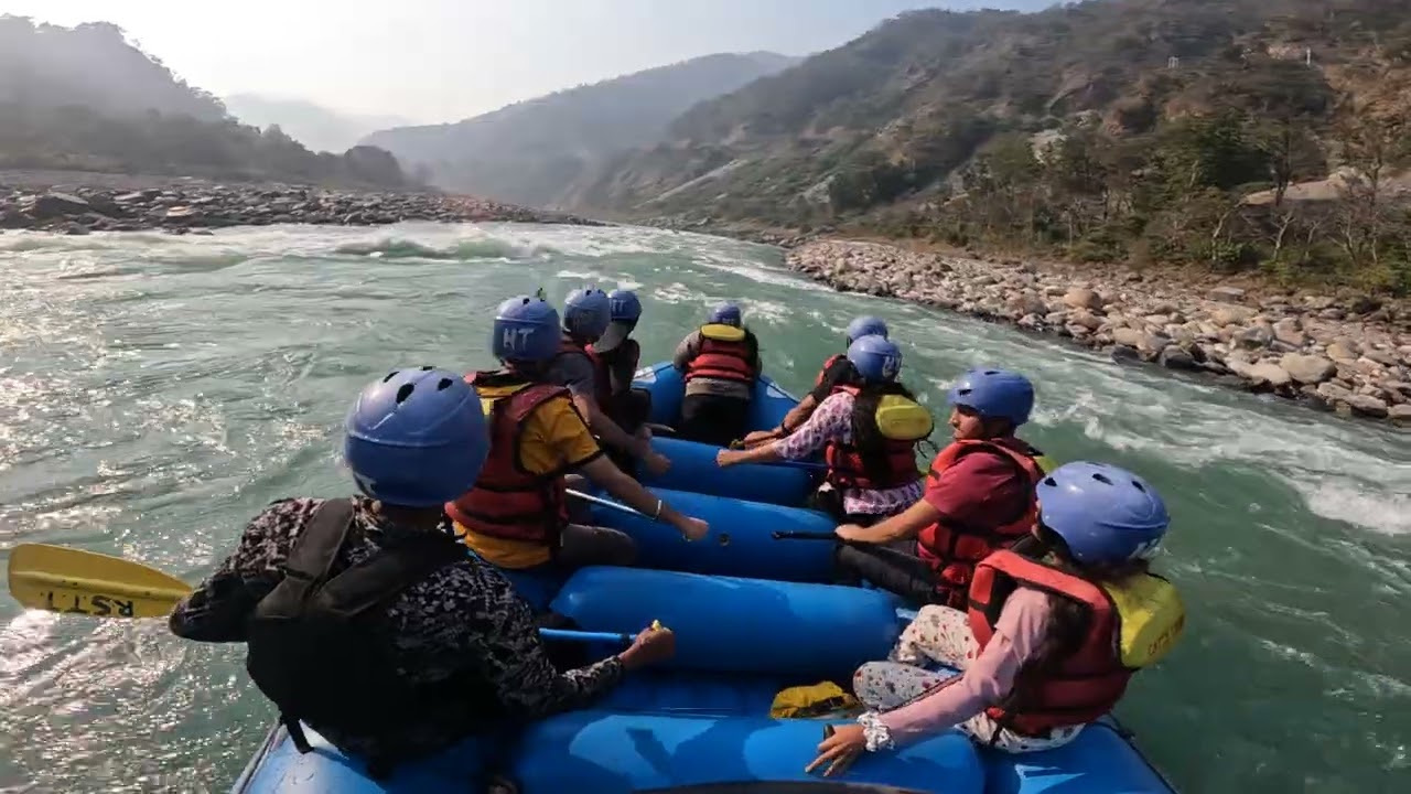 ऋषिकेश में मां गंगा के मनमोहक दृश्य 🚣 #rishikesh #ganga #river #rafting #uttarakhand