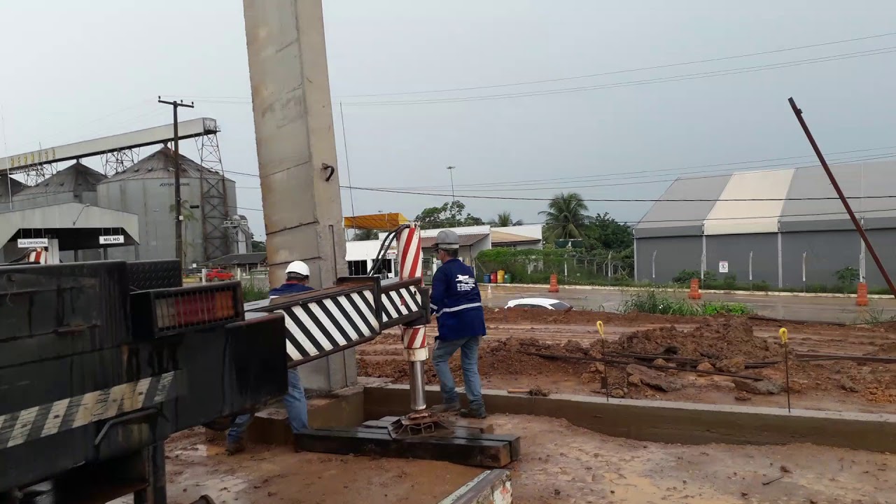 Montagem de pilar pré-fabricado