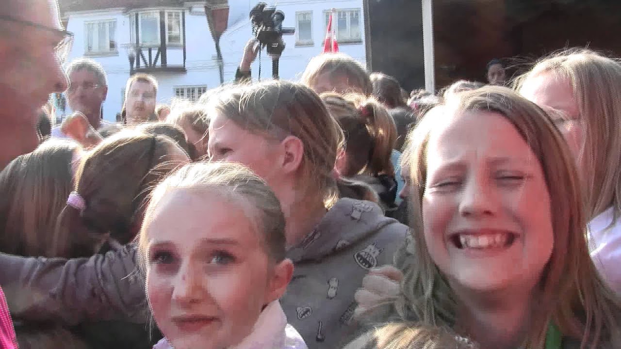 Give Borgerforening afil autografer 4 A Friend in London 7323Give