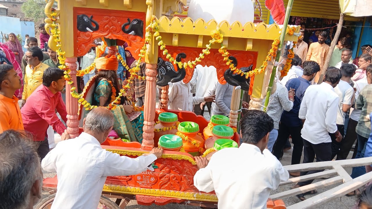 तीन-तीन Kalash Yatra aur sath mein daldal Ghodi😮