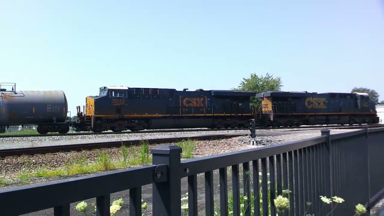 7/22/23 Fostoria, OH; CSX 759 leads a freight train