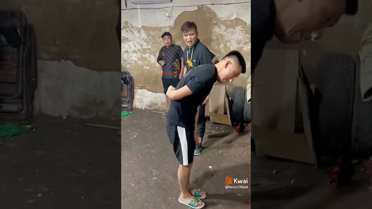Chinese funny video: don't blow the whistle 😂
