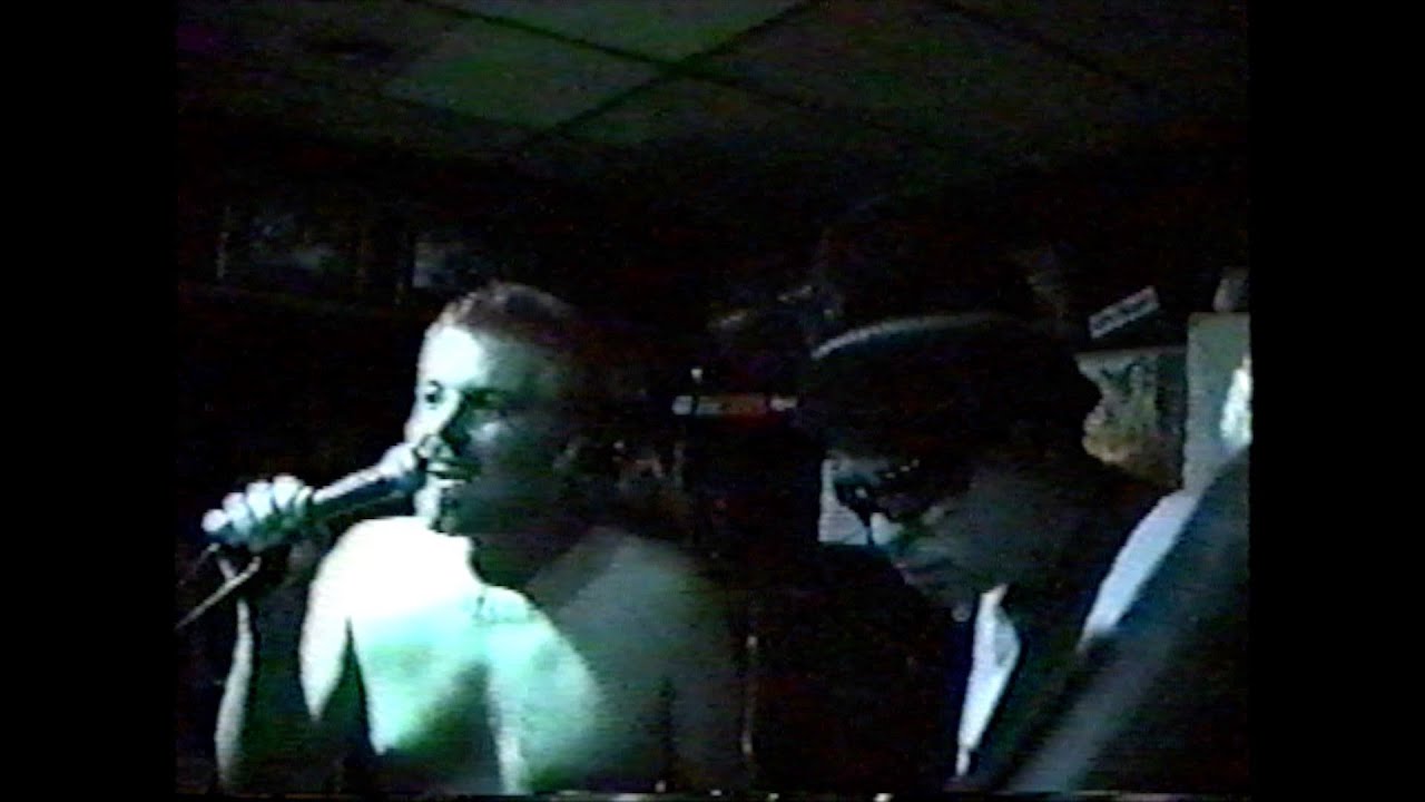 Brad Nowell sings with The Ziggens