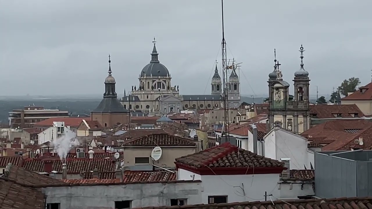 Catedral de la Almudena, Madrid - Volteo de campanas desde la colegiata de San Isidro