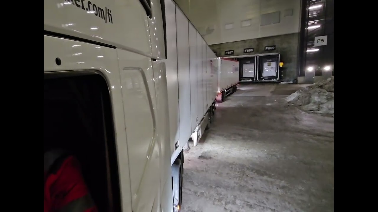 Docking with 33.5m long HCT