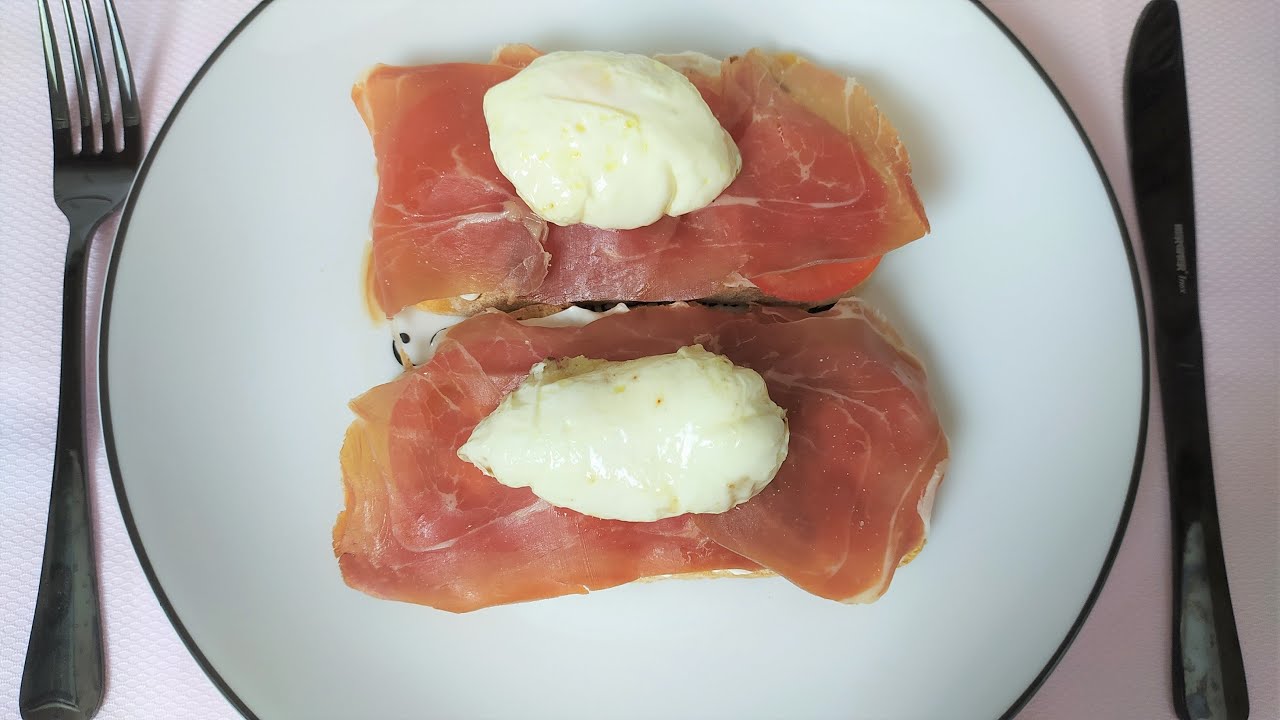 TOSTADAS CON QUESO, TOMATE, JAMÓN Y HUEVO POCHÉ. Desayuno saludable 6.