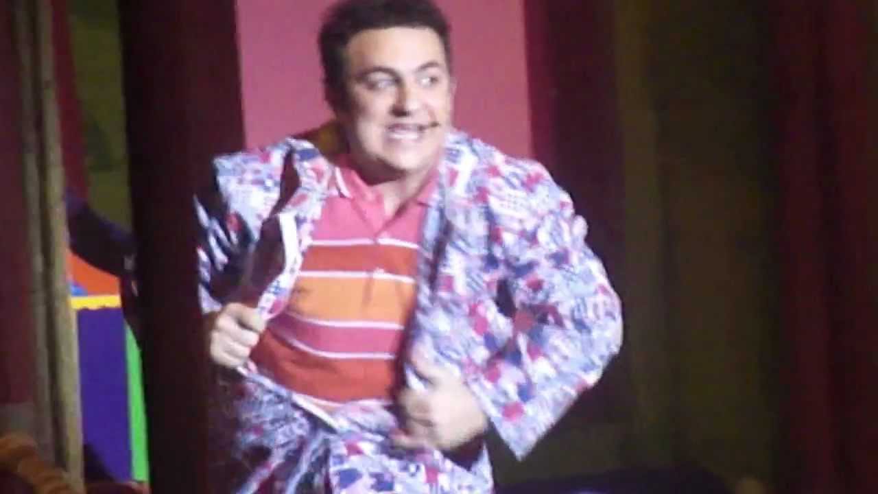topa y muni empezando el dia en el teatro