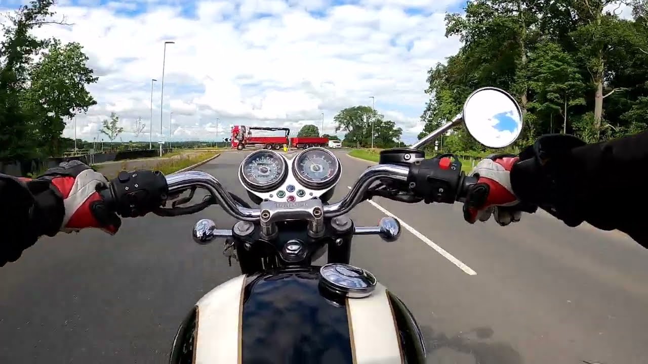 2006 Triumph T100 Bonneville Walkaround & Test Ride