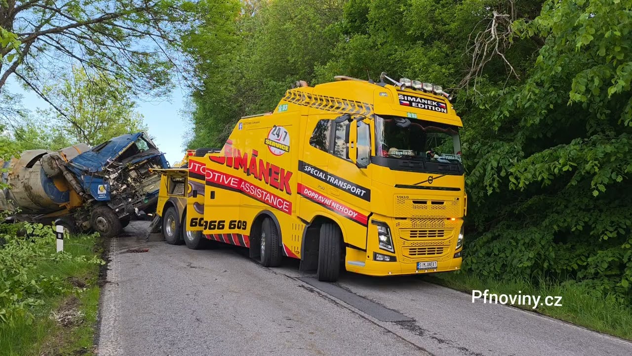 Vypro&scaron;ťovac&iacute; pr&aacute;ce  n&aacute;kladn&iacute;ho automobilu  mix na beton Českokrumlovsko.