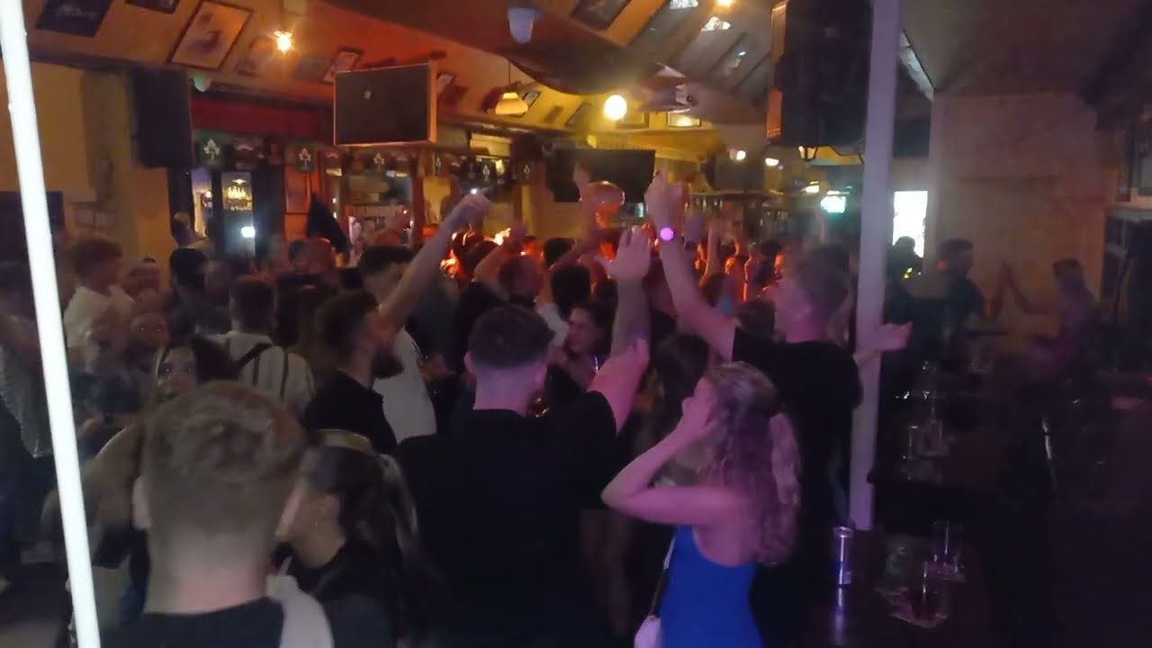 DJ Teeface Professional DJ Hire Dublin Ireland 🇮🇪 www.DJTeeface.com