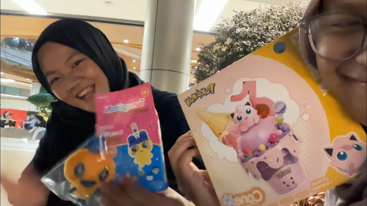 mami ols unboxing tamagochi on her day