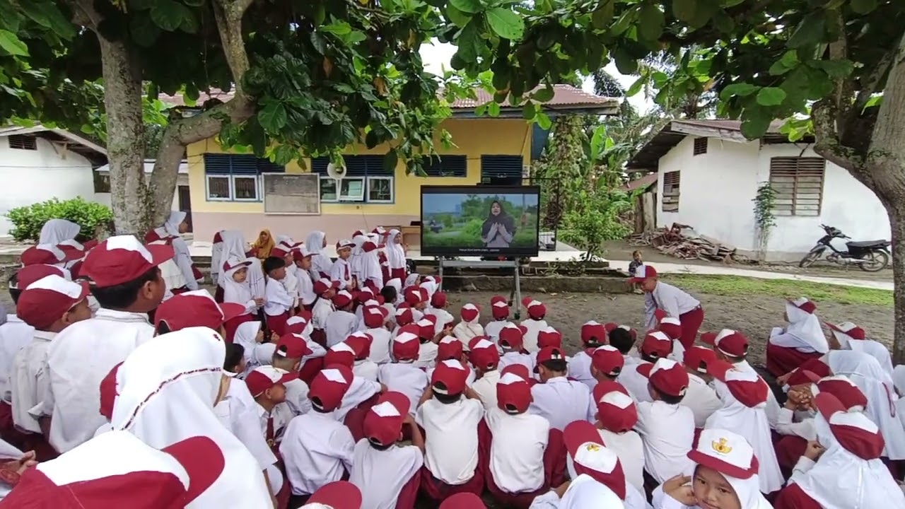 smart TV / papan interaktif digital #smarttv #sdn013kuntodarussalam #presidenprabowo 