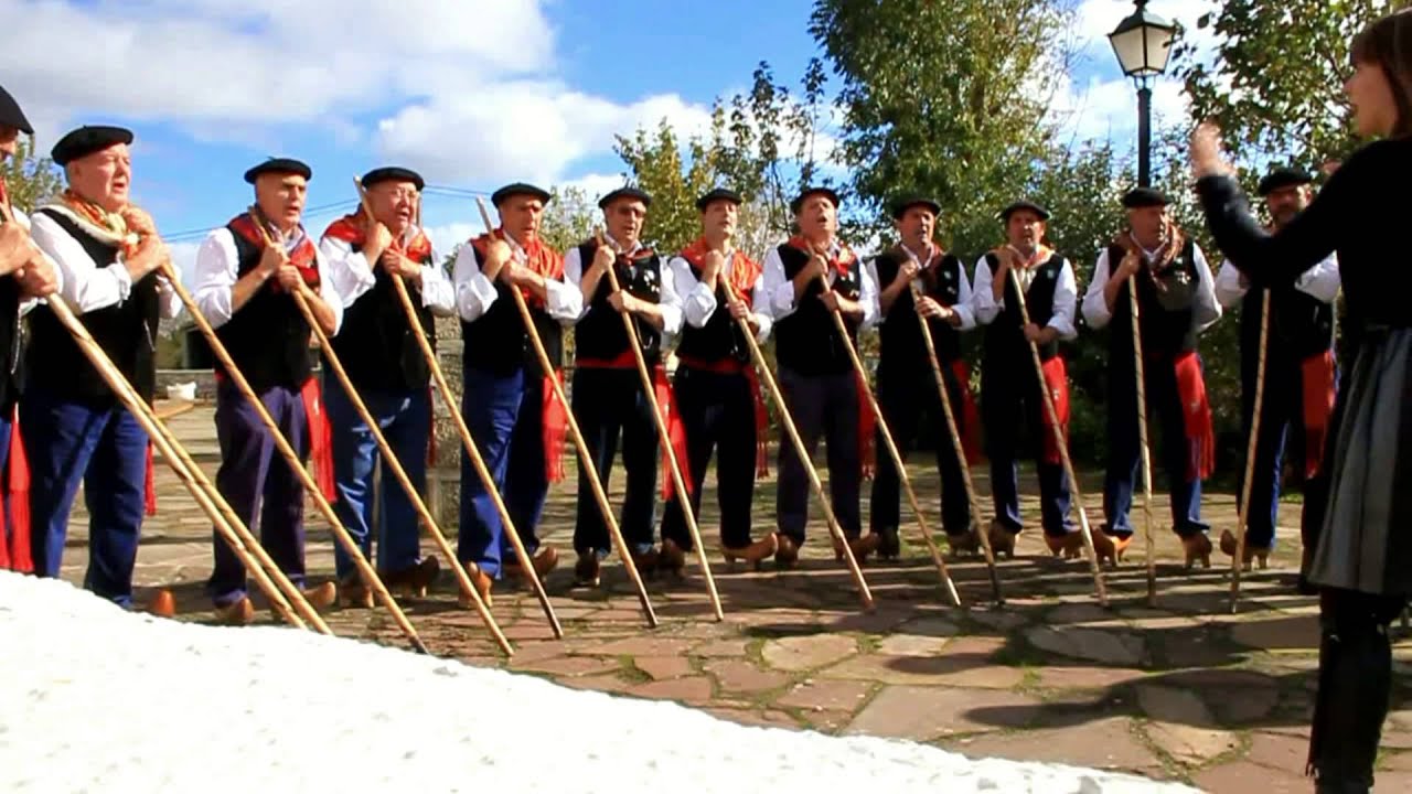 Mañana de domingo con la ronda La Esperanza de Requejo