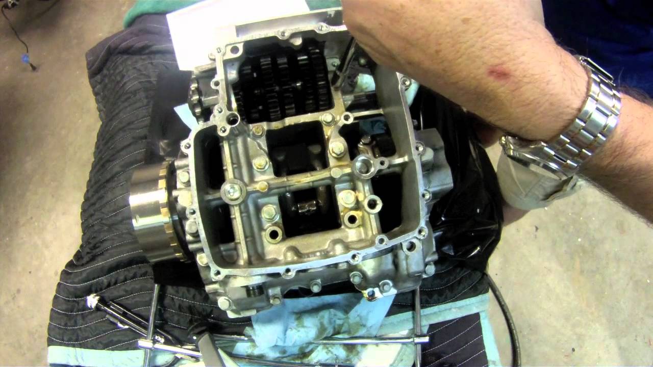 Triumph Daytona 675 - Engine Disassembly - Video8