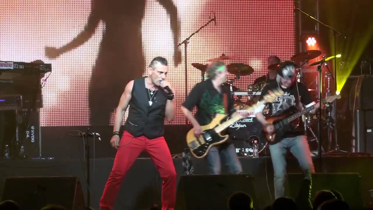 Zártosztály  gyönynyörű lány  koncert (felvétel )