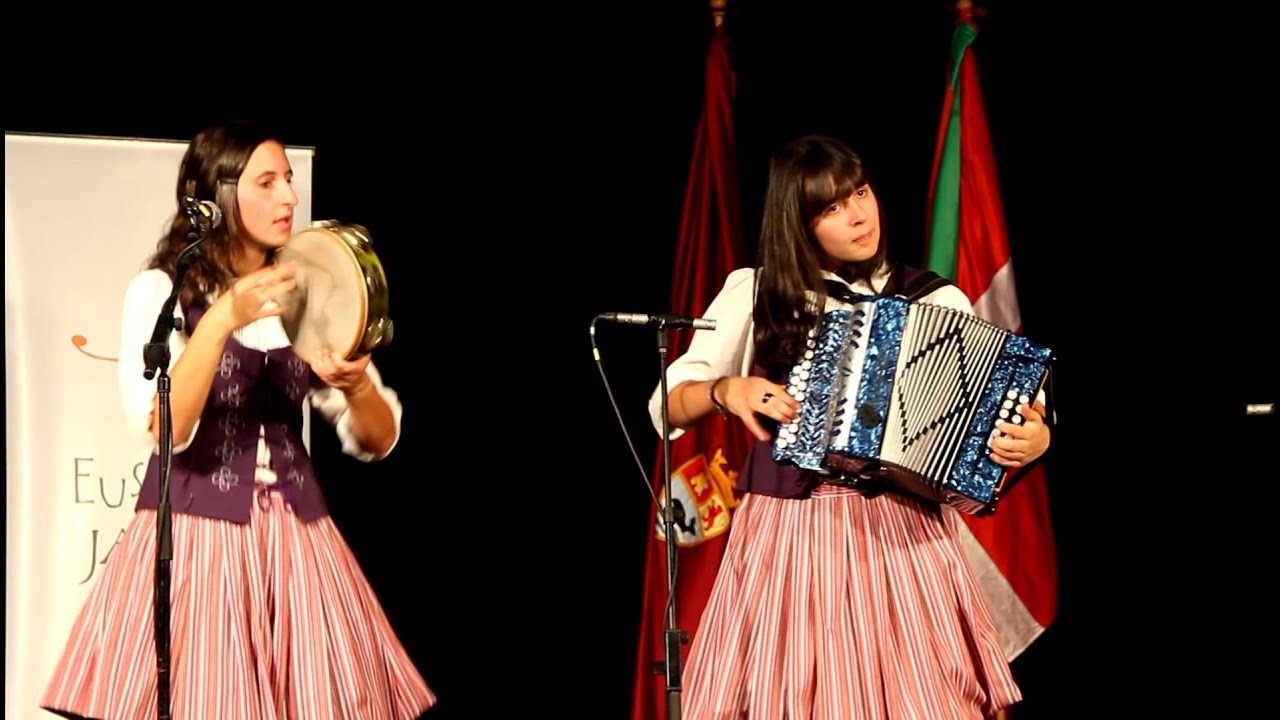 22054 Itsaso eta Irune Elizagoien ahizpak, 2012an Zarauzko XXXII Txapelketako kanporaketan.