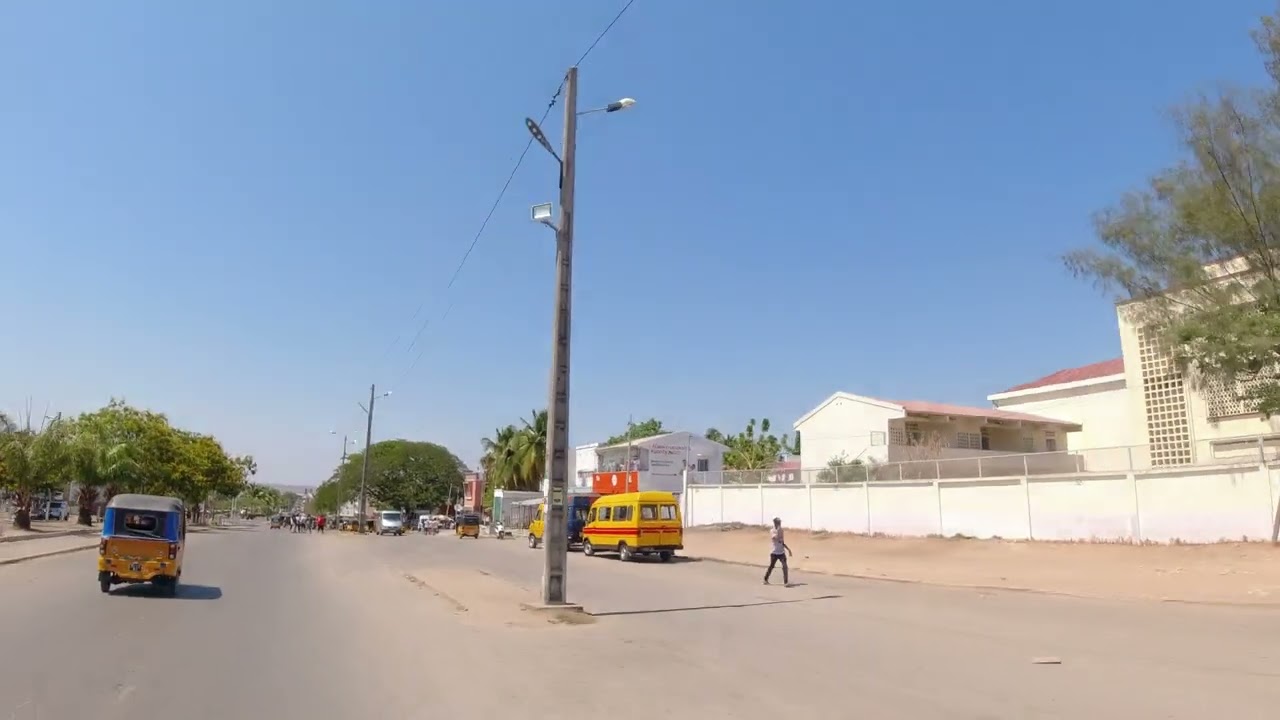 Une Promenade dans les Rues de Mahajanga - Partie 2 | Avenue Philibert Tsiranana