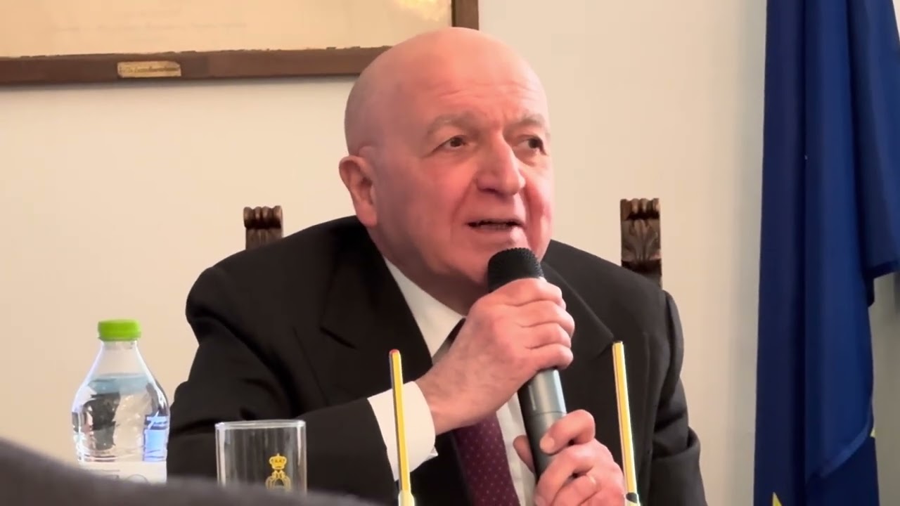 Il professore Vincenzo Cuomo 