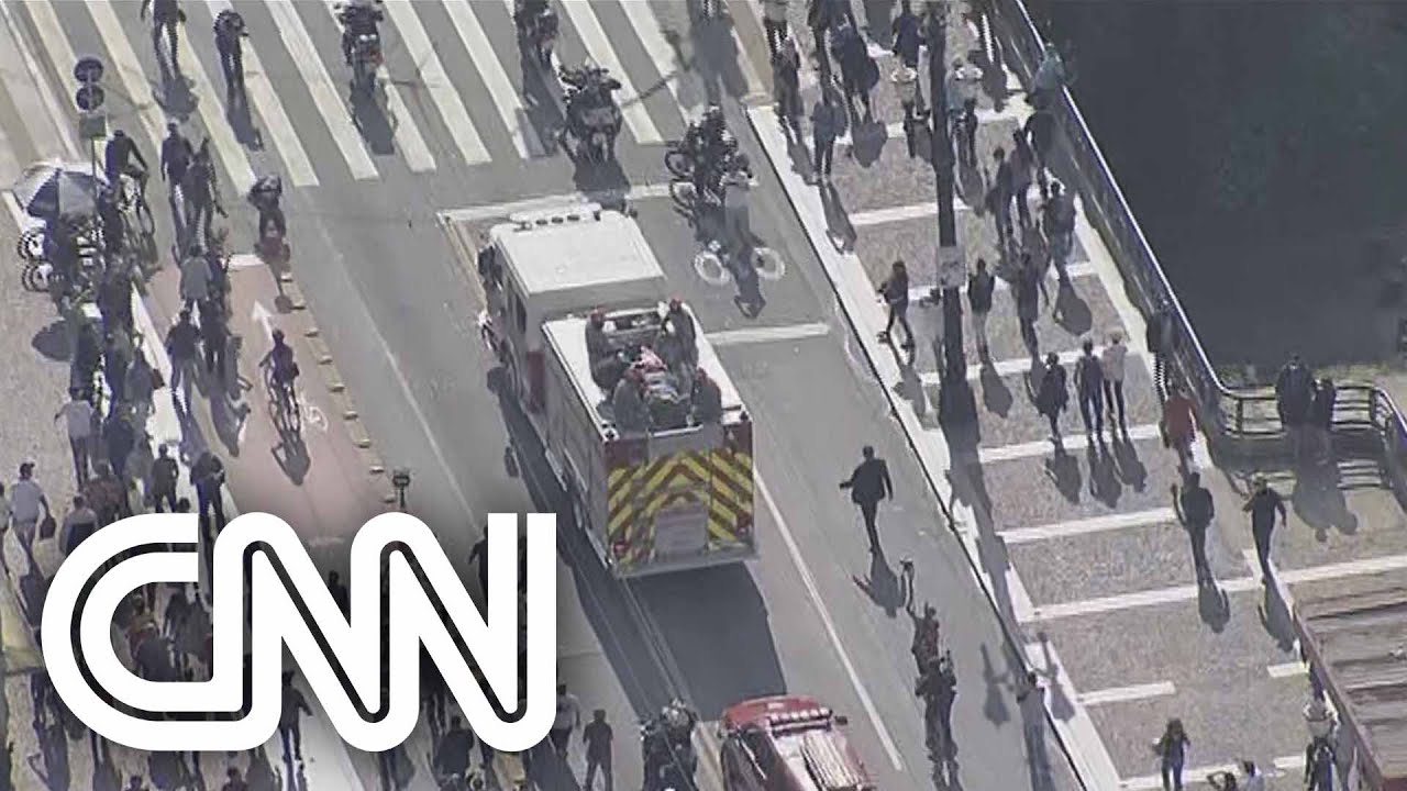 Cortejo de Bruno Covas segue para Avenida Paulista | CNN DOMINGO