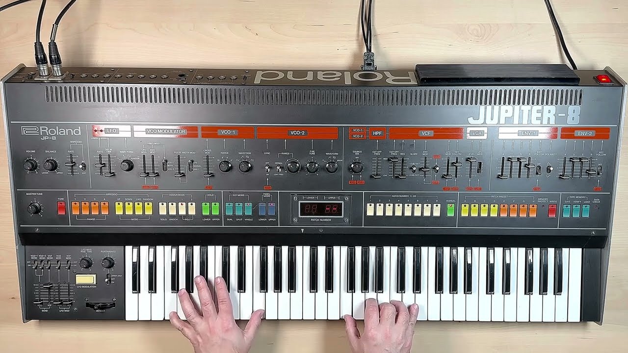 Roland Jupiter 8 vs Plugin Emulation &ndash;&nbsp;Demo (no talking)