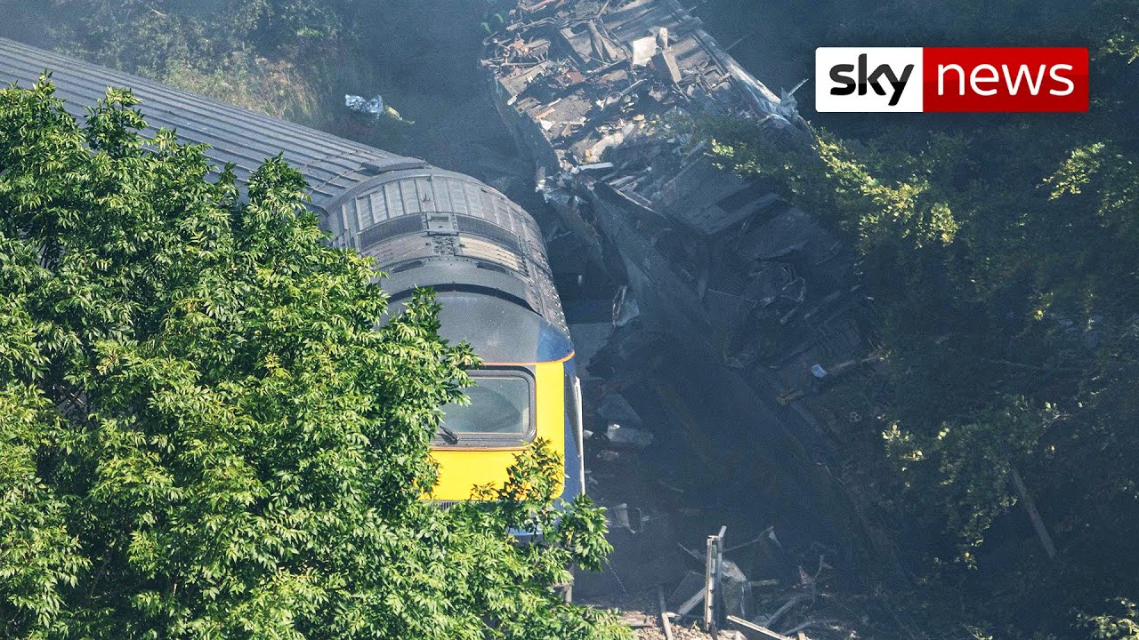 Stonehaven crash: Three people killed when train derails in Aberdeenshire